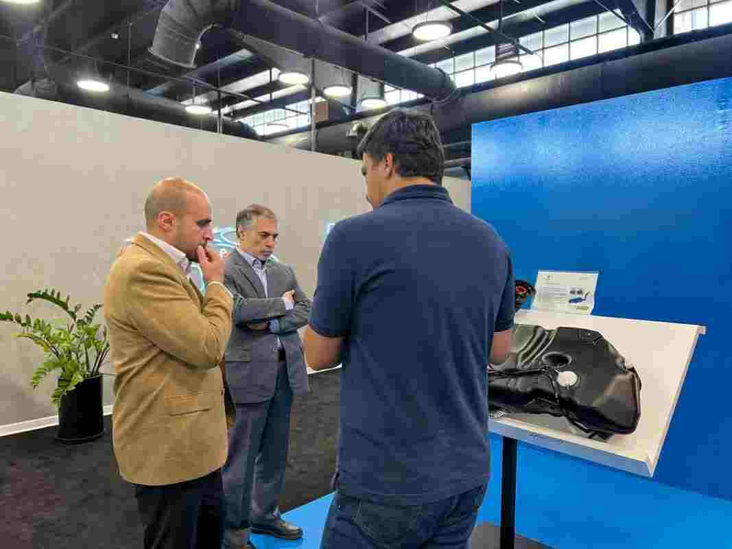 دستیار معاون علمی، فناوری رئیس جمهور  در بازدید از کارخانه نوآوری آمپر : 